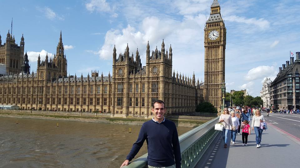 The hardest part about taking pictures with Big Ben is trying to minimise the number of other tourists in the background